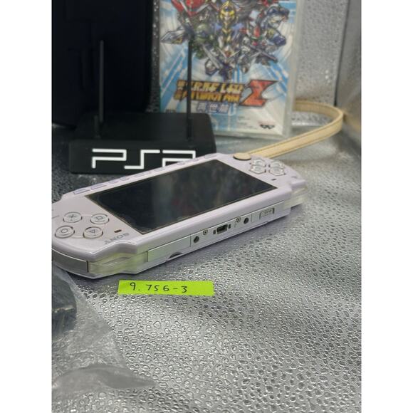 psp 2000 w/charger, case, game & new battery - Picture 3 of 9